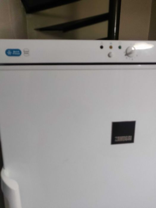 Морозильна камера Zanussi