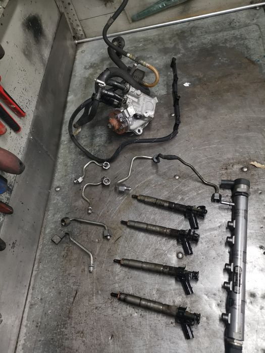 BMW E90 E87 E60  2.0d  N47D20 177km listwa wtryskowa z czujnikami