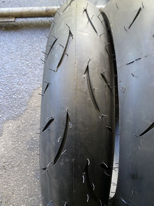 Pneus de Mota 120/70/17 e 180/55/17 - Dunlop GP Racer D212