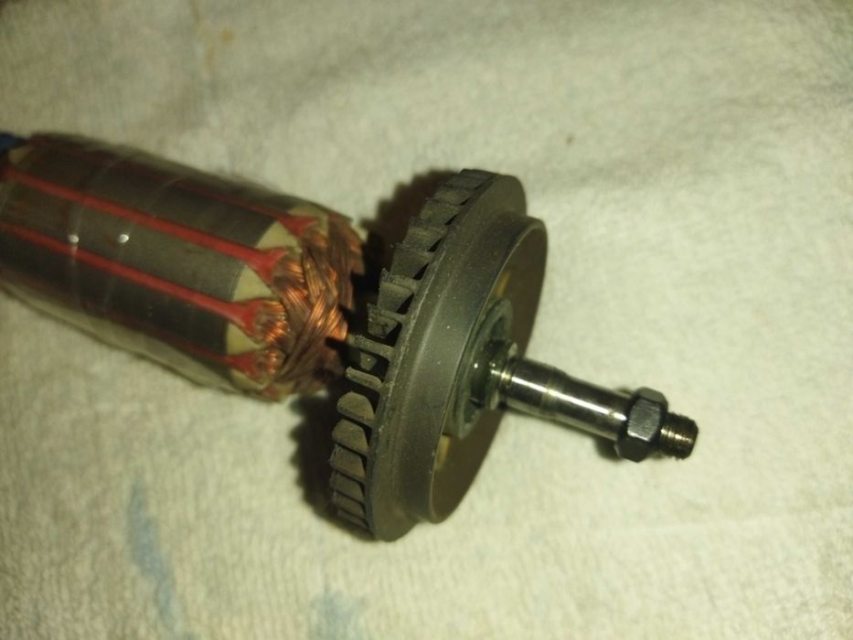 Болгарка DeWALT DWE4215 1200W(запчасти).