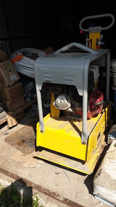 Wynajem najem zagęszczarka 255kg. silnik honda