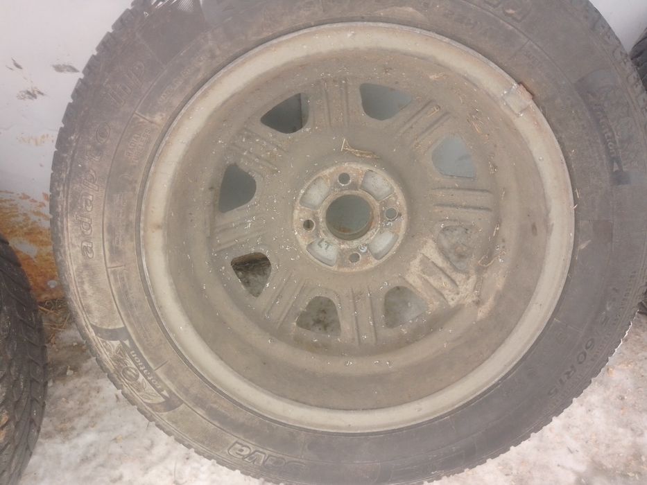 Продам тітани 4.100 R15. зимовою резиною