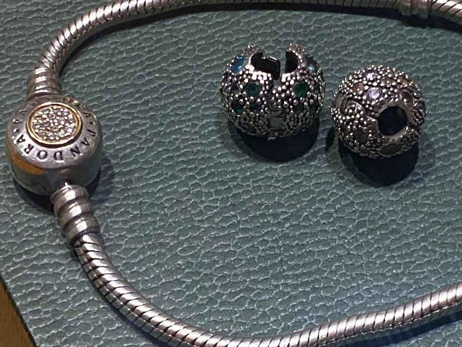 Pandora + 11 chramsów