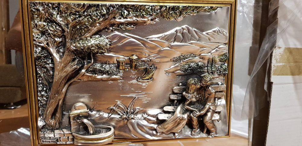 Vendo espelho decorativo com relevo