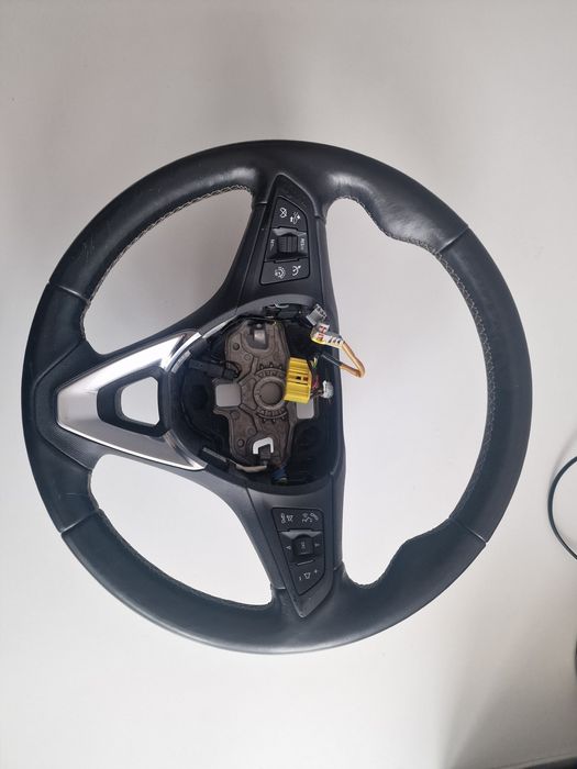 Opel Astra K, Corsa : kierownica grzana, skóra, multifukcja