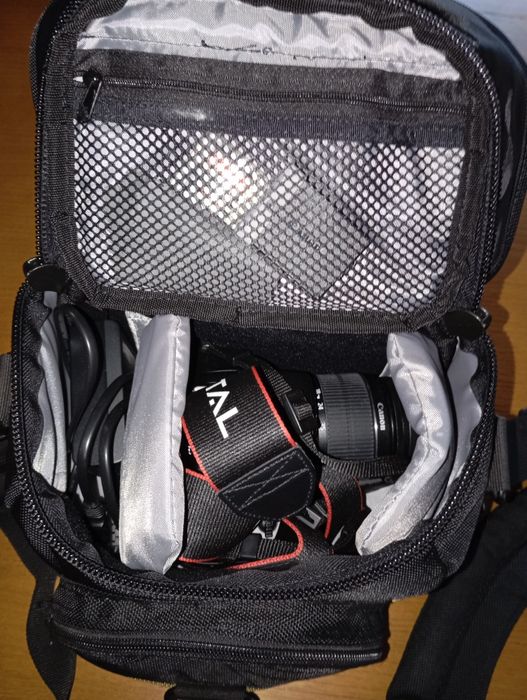 Máquina fotográfica Canon EOS 1100D