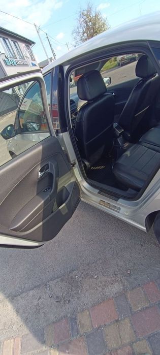 Продам автомобіль Volkswagen Polo