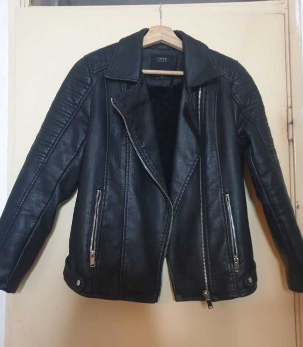 Casaca em pele preta