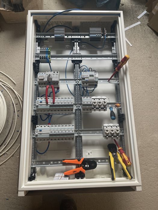 Elektryk - uslugi elektryczne .Pomiary odbiorcze i okresowe,