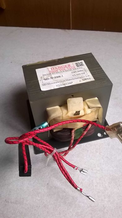 Transformator z mikrofali 700W