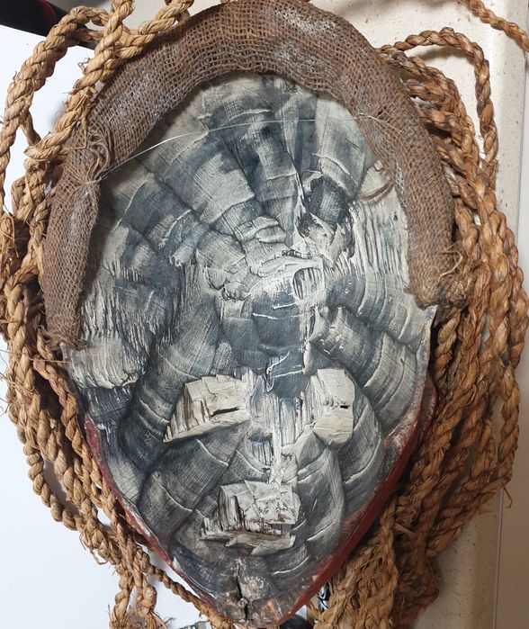 Fantástica grande máscara africana em madeira esculpida à mão