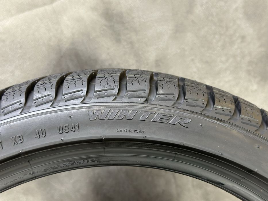 Нові зимові шини Pirelli Sottozero3 225/40 R18 92V AO