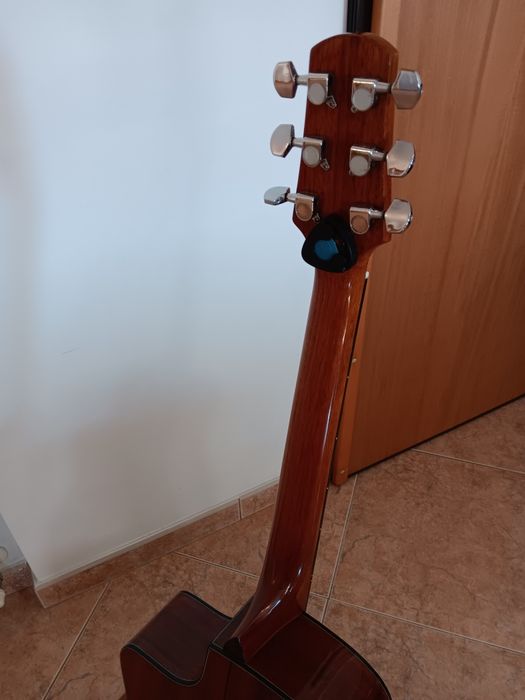 Guitarra Walden eletro-acústica