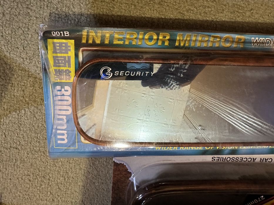 Зеркало заднего вида в салон автомобиля