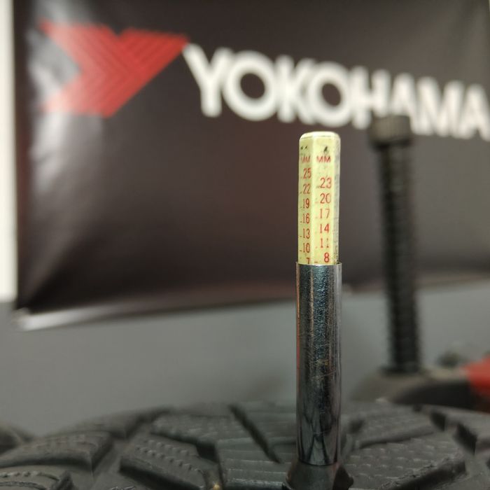 245/45/19 XL Sprzedam parę opon zimowych Hankook