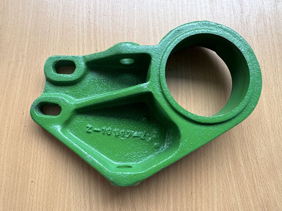 Корпус підшипника зірочки привода коси жатки - Z10017 John Deere