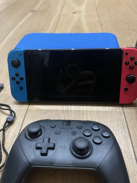 Nintendo Switch Oled + akcesoria