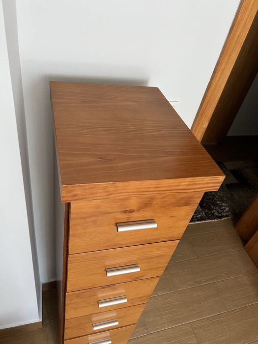 Comoda de madeira com 6 gavetas