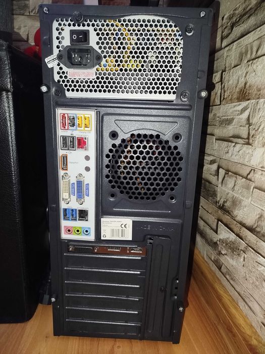 Komputer stacjonarny do gier + monitor