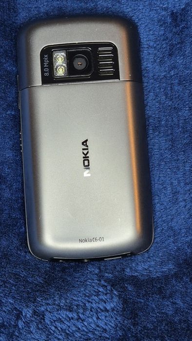 мобільний телефон Nokia C6-01