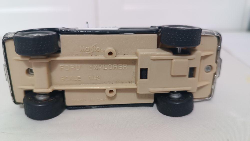 Jipe polícia. Da Maisto. Ford Explorer. Escala 1/42