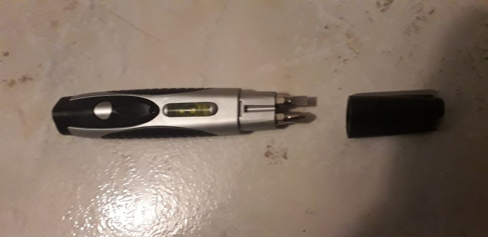 Ferramenta com nível