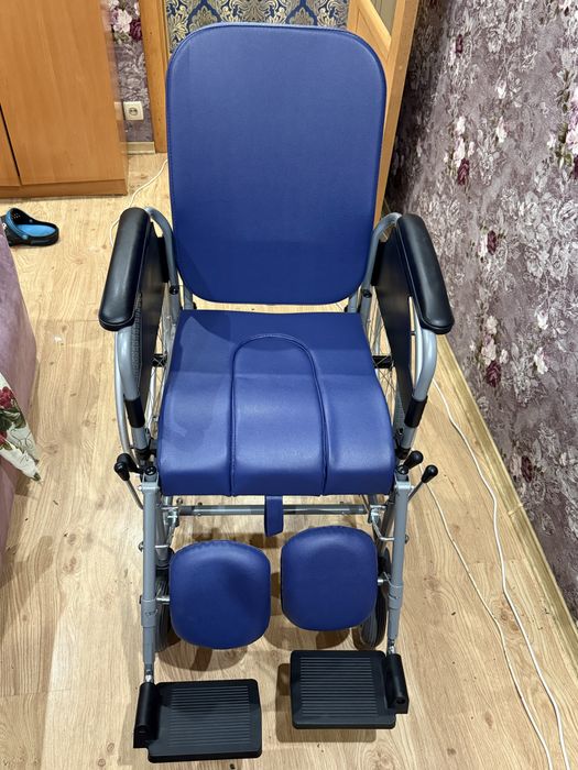 Спнітарний візок ( Інвалідний візок)Vermeiren 9300