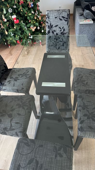 Mesa de vidro e 6 cadeiras
