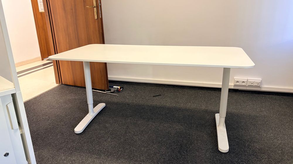 Biurko IKEA BEKANT białe 160×80 cm – stan idealny
