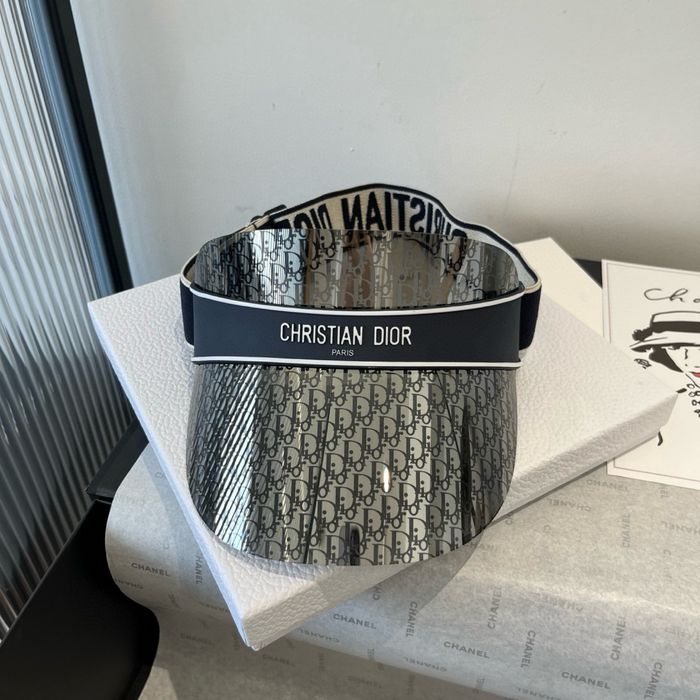 Daszki firmy Christian Dior