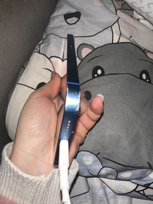 Продам айфон 13