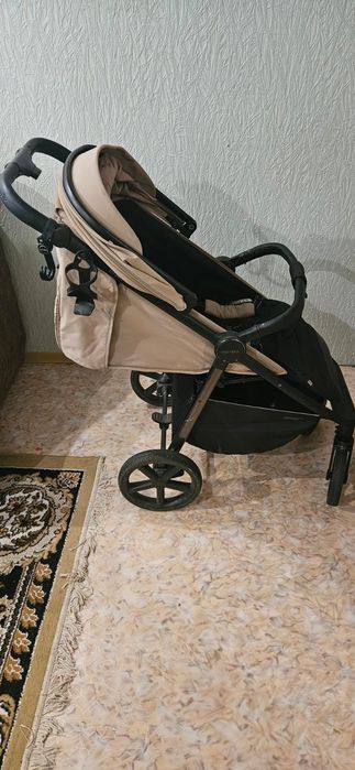 Прогулянкова коляска CARRELLO Bravo