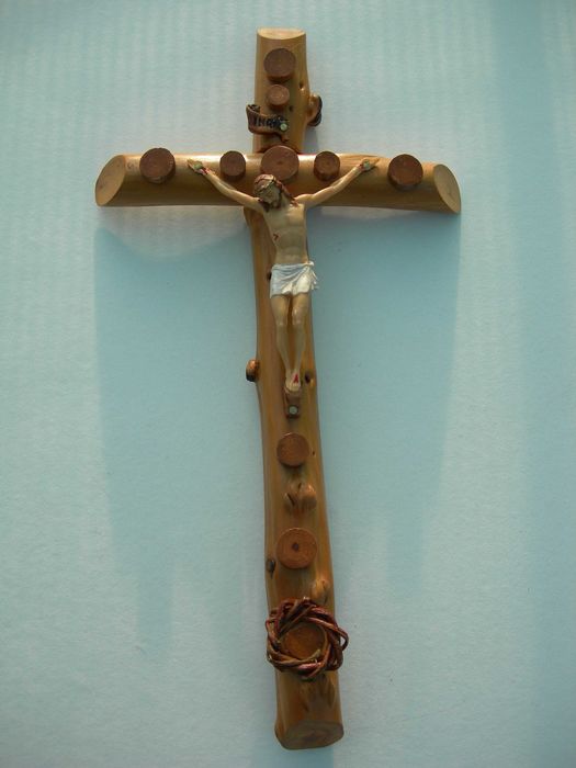 Krzyż drewniany na ścianę - rękodzieło