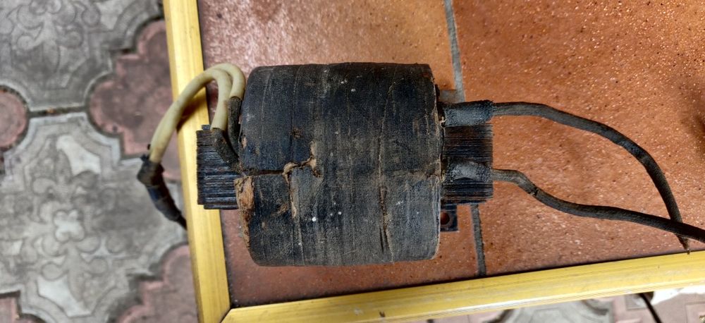 Трансформатор  220/12 вольт