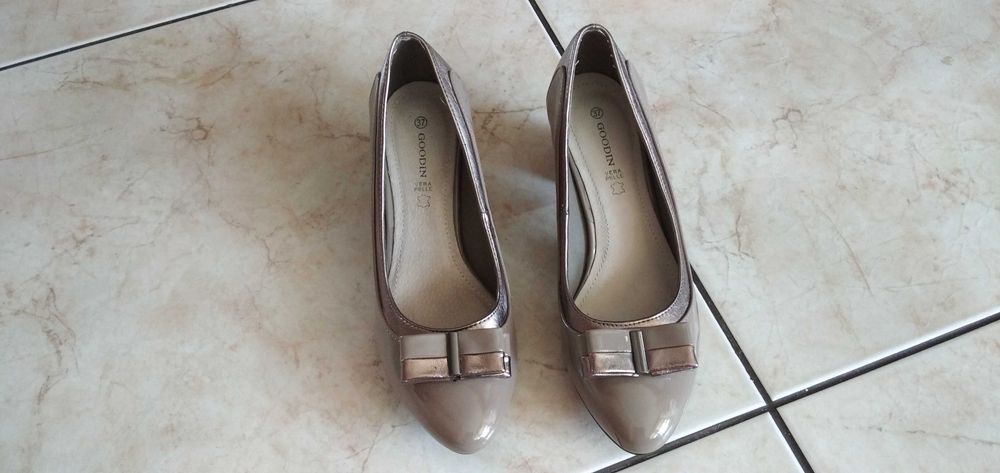 Sprzedam buty damskie, rozm. 37 - NOWE