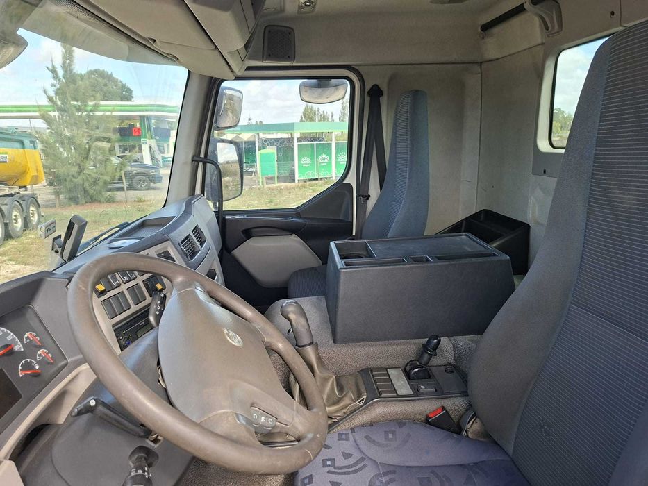 Camião VOLVO (Contentores)