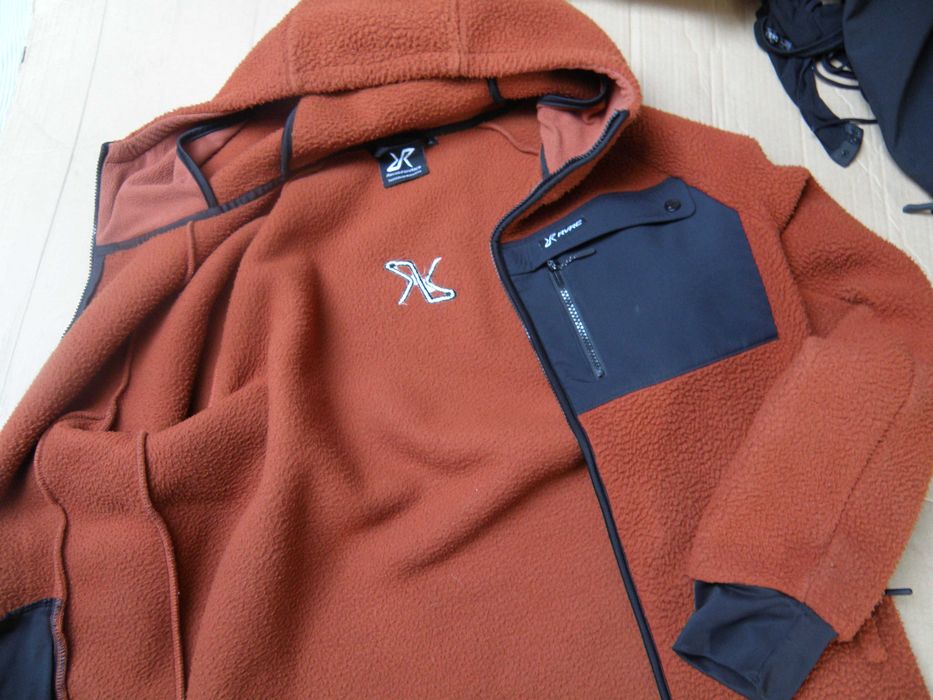 Revolution Race bluza