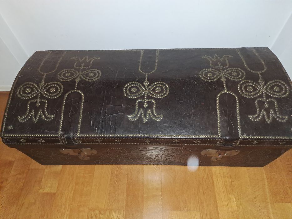 Arca de Couro antiga