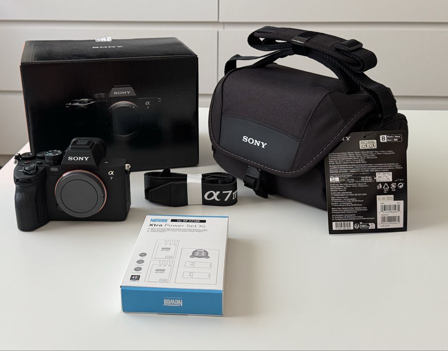 Sony alpha 7iv body