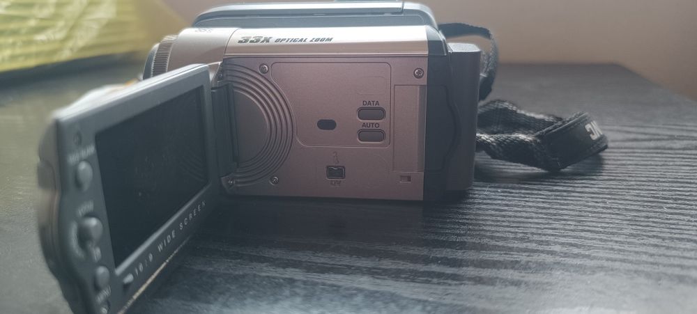Продам камеру JVC GR-D815ER