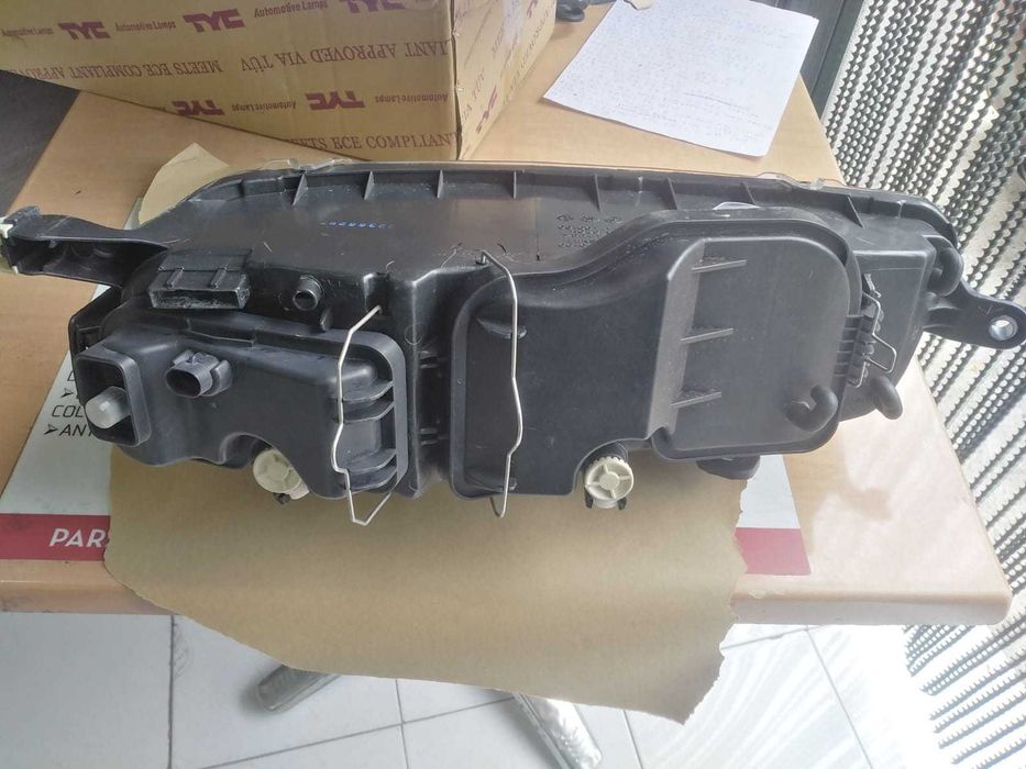 Farol Direito Fiat Punto de 2001 a 2003 Seminovo