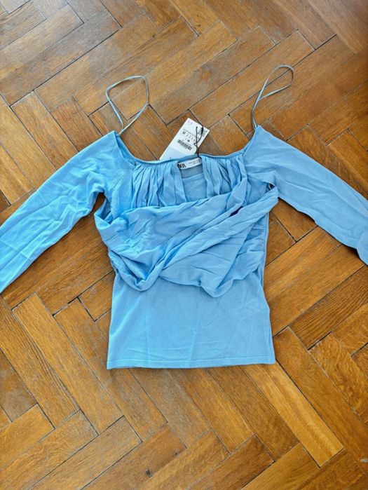 Błękitny top Zara