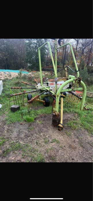 Juntador de palha e feno claas