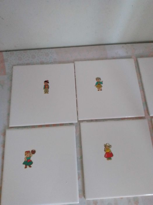 Azulejos com autocolantes dos anos 70