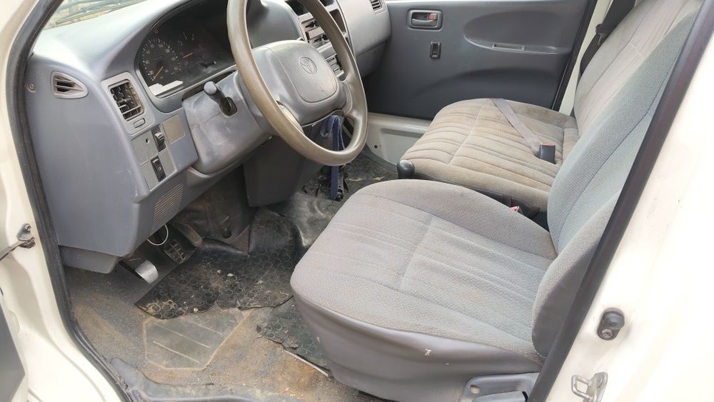Toyota Hiace 9 lugares
