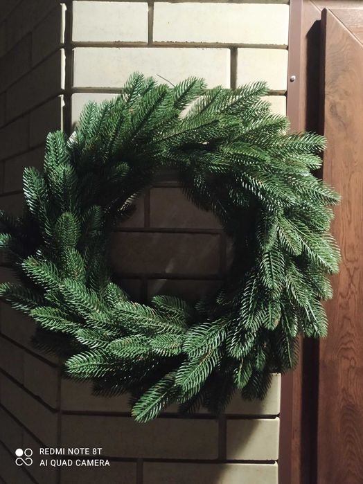 Новорічний вінок з літої хвої