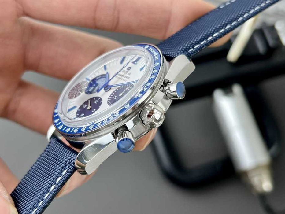 Годинник кварцовий Omega Speedmaster "Snoopy blue Award" 50th Anniversary features a 42mm