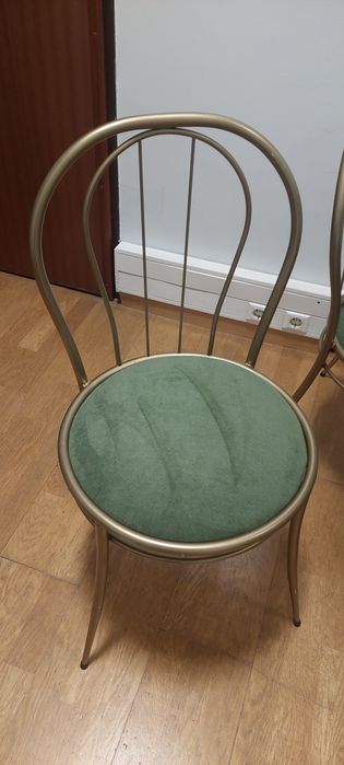 Conjunto mesa e 4 cadeiras COMO NOVO