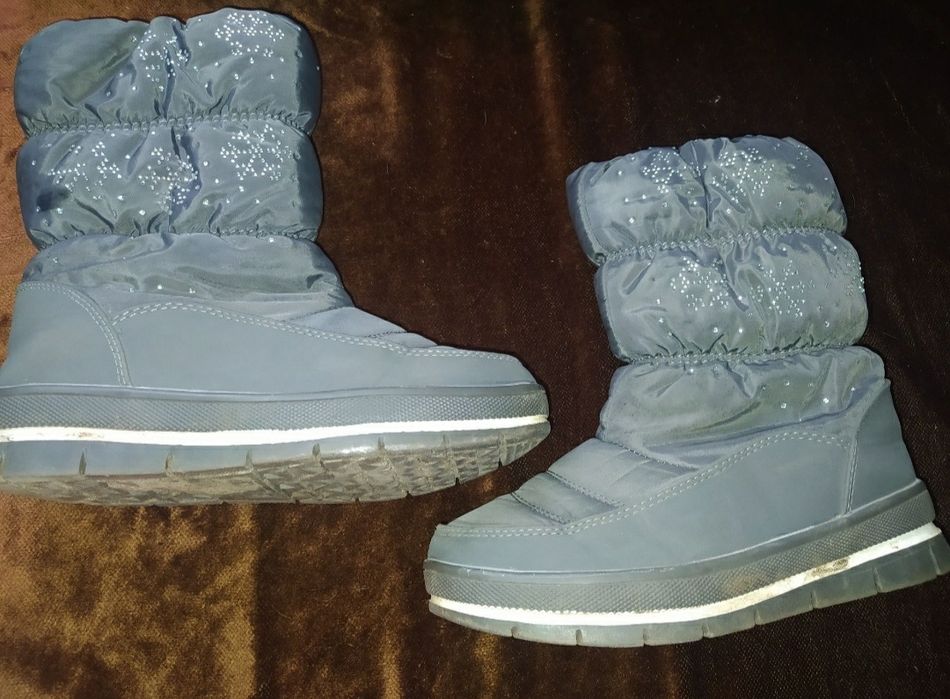 Подарую сапожки дутіки 36 розміру