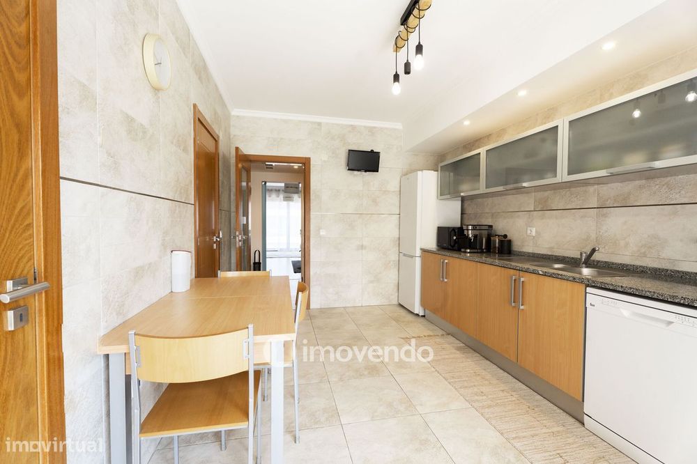 Apartamento T2 moderno, com estacionamento, na Curia, Anadia